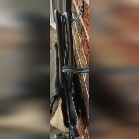 Vince Camuto Leather Cameron Handbag EUC - Picture 9 of 17